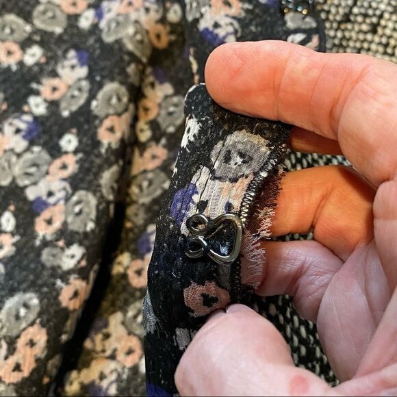 BCBG - GENERATION - EYE CATCHING WOMEN’S BLACK, WHITE & FLORAL TWEED JACKET- B16 - Picture 9 of 12